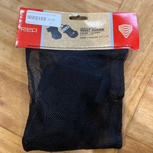NWT Youth Wrist Guards
